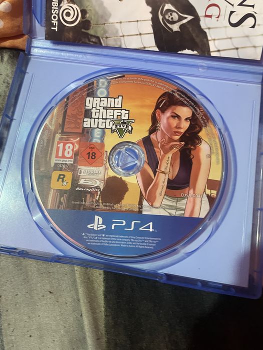 Ps 4 impecabil !