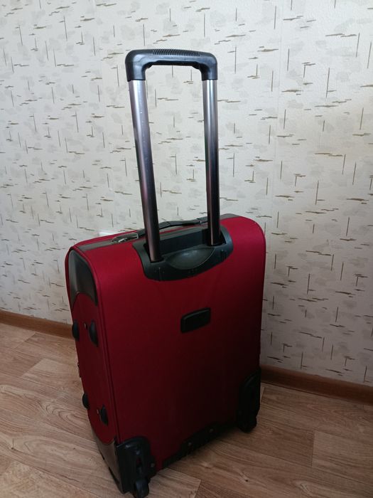 Чемодан продается