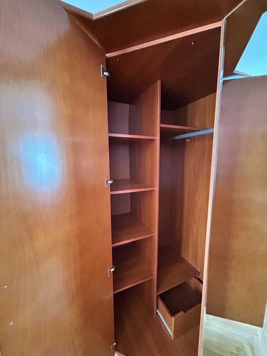 Ъглов гардероб + скрин (естествен фурнир)