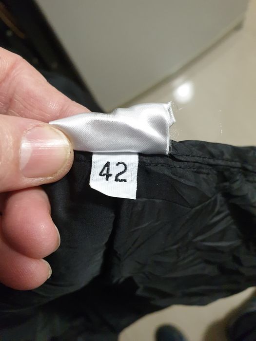 Vand haina LIVIANA CONTI marimea 42