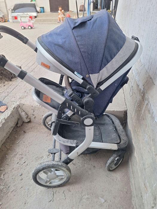 Продам прогулочную коляску