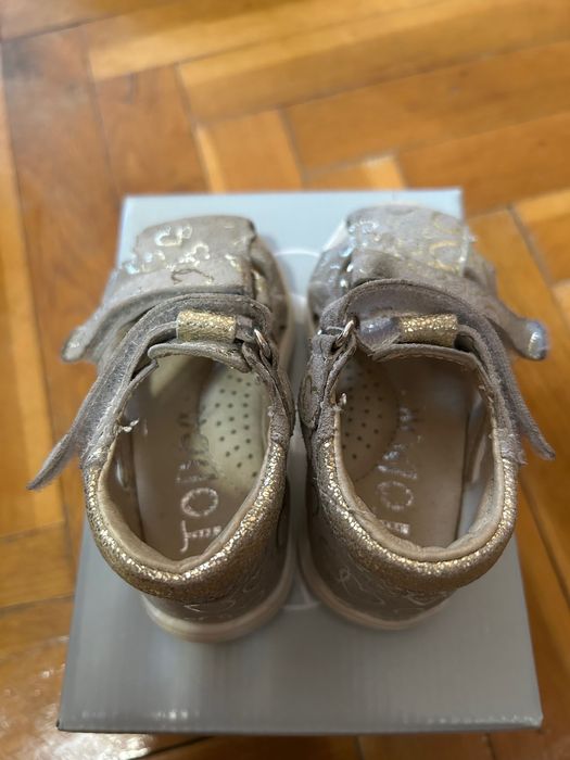 Сандали за момиче