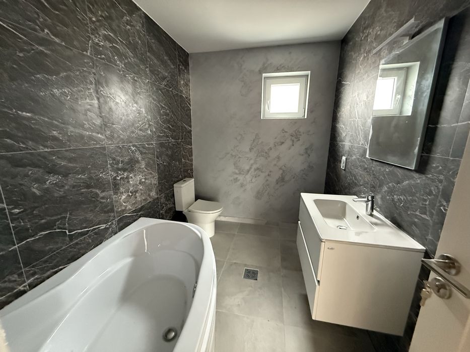 Apartament de vanzare - str. Viile Dealului Mic