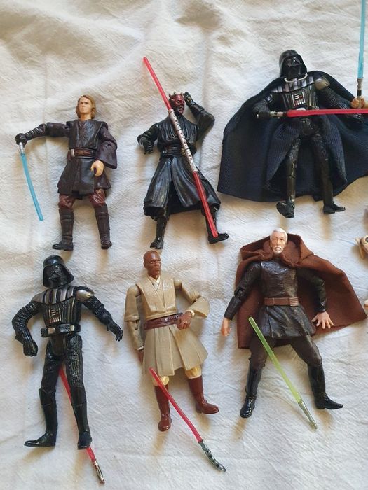 Фигури на междузвздни войни star wars биещи и светещи