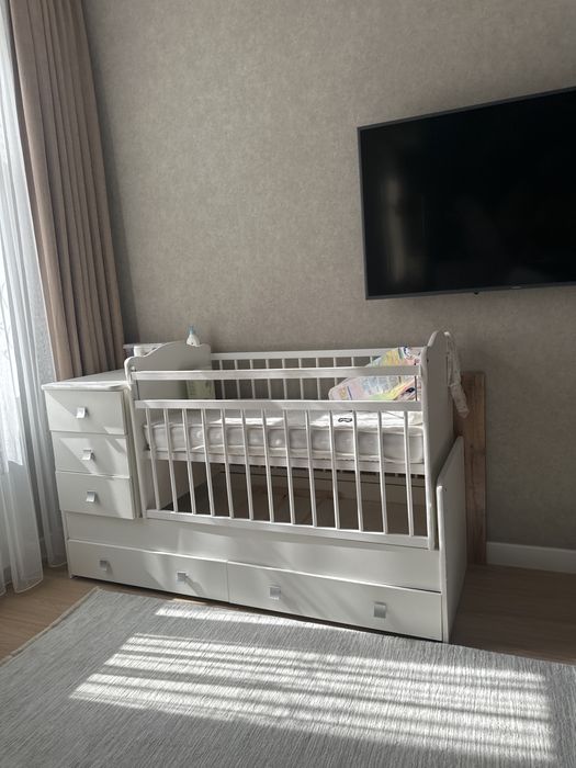 Белый Манеж с тумбой