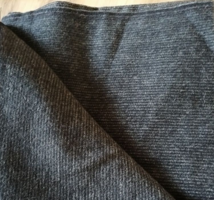 Дебел мек вълнен плат