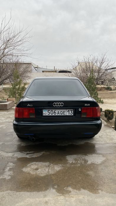 Зеленный Audi A6