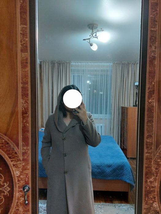 Пальто бежевого цвета