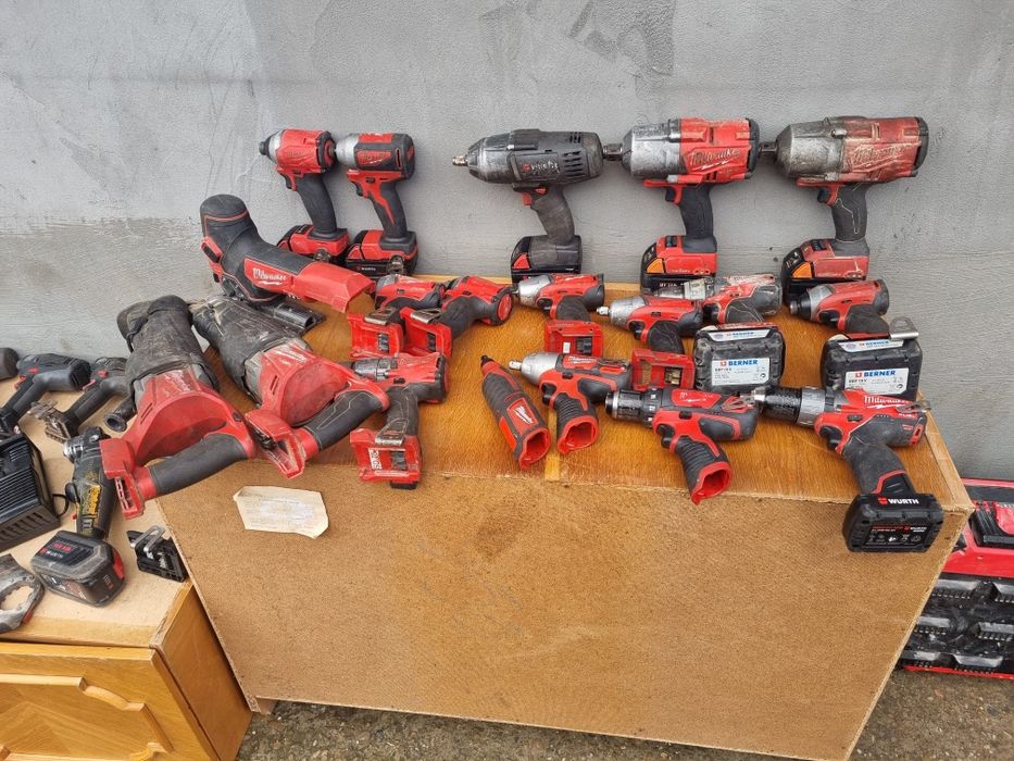 Vând scule millwaukee  m12,m18