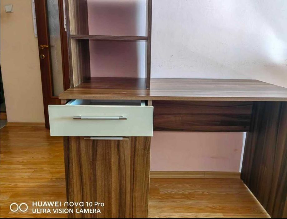 Масивно офис бюро