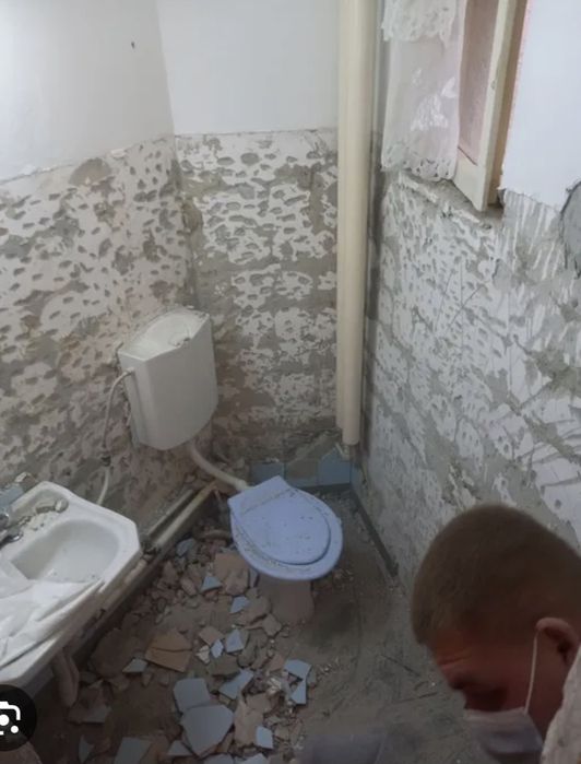 Decopertări și demolări interioare  gresie si faianță pereți  parchet