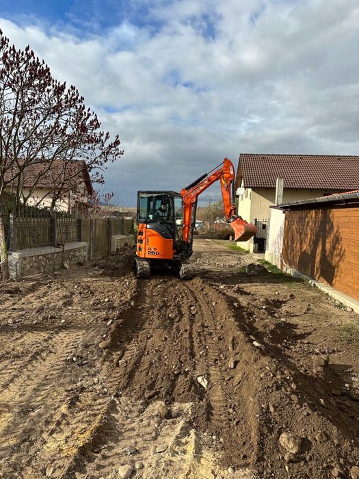 excavator de inchiriat