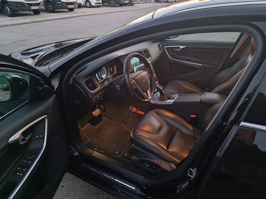 Volvo V60 an2016 2.4 Diesel+Hybrid 280cp Euro6 D6 Twin Engine R-Design