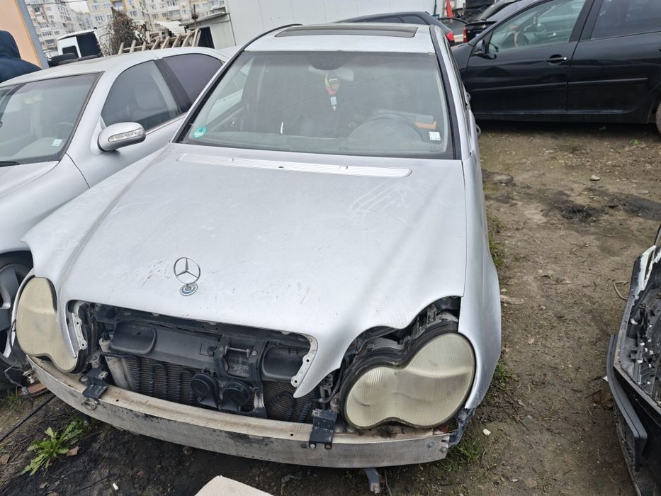 Кола на части - мерцедес C 200