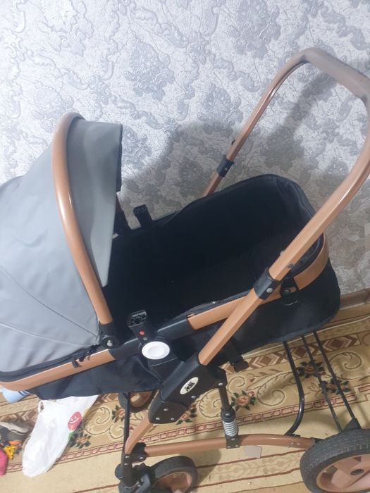 Продам коляску за 5000 срочно