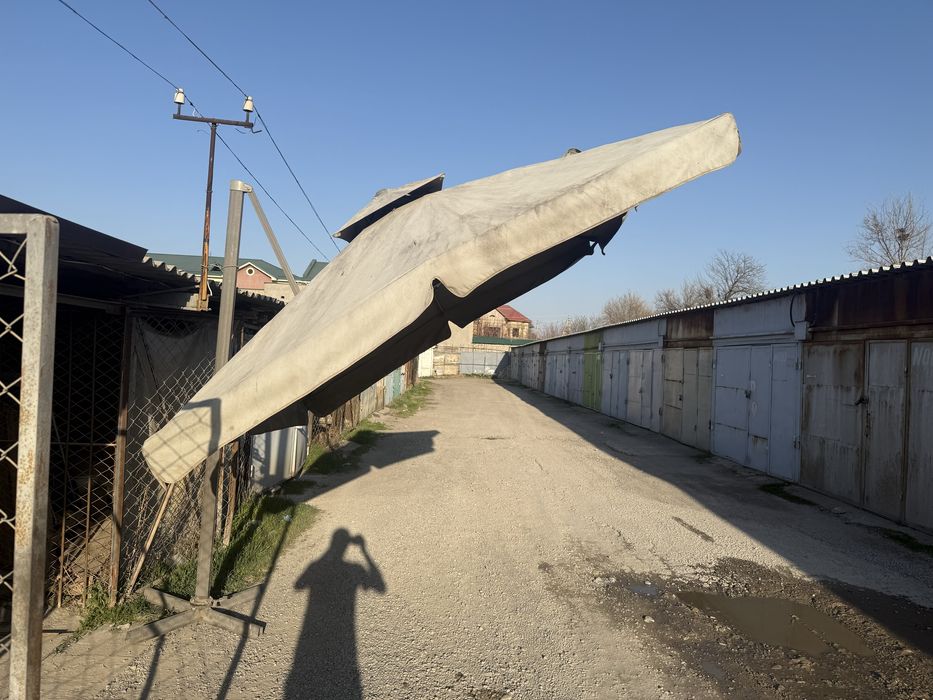 * садовые зонты тюльпан с боковой ножкой хорошего качества