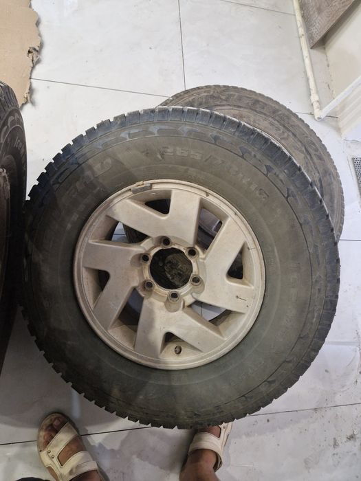 Продам покрышки с дисками