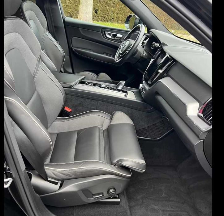 Dezmembrez / Piese auto Volvo XC60 Diesel