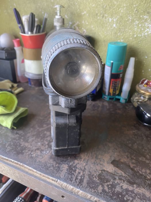 Фонарик с аккумуляторами и на 220