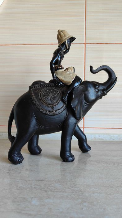 Decoratiune elefant răsina dura