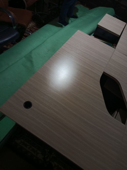 Продаются офисные столы.