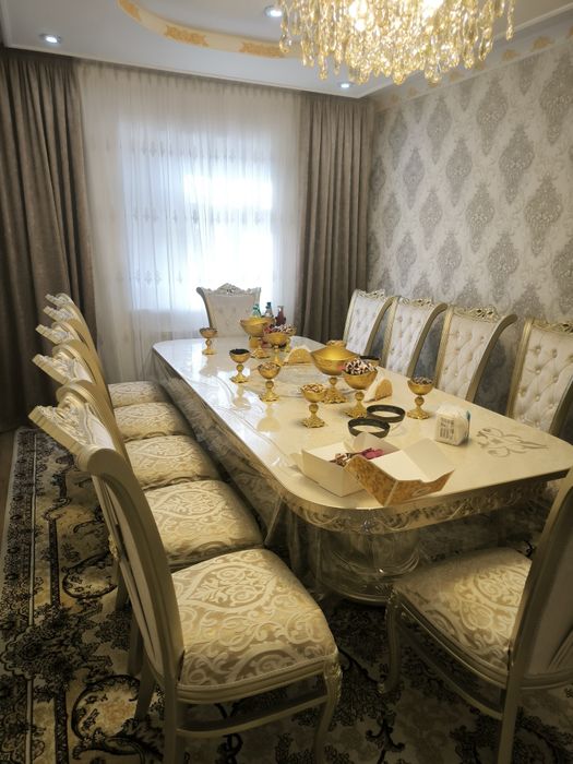 Стол стул сотилади 900$