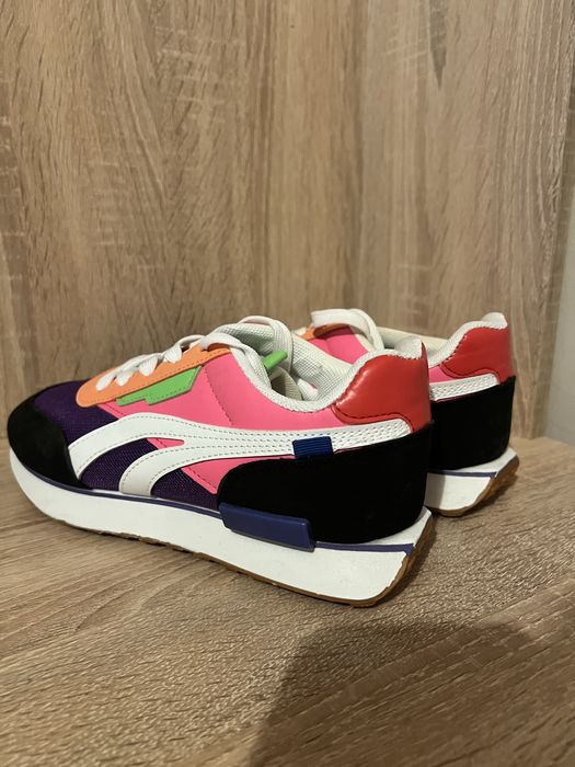 Дамски спортни обувки номер 39