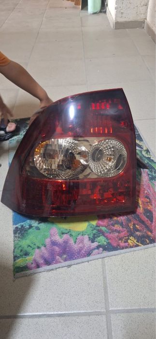 Машинанын фары сатылады.