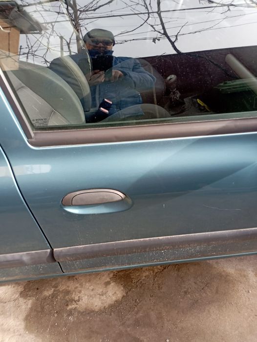 Vând uși și aripi , stare perfectă Renault clio 2 extrem,