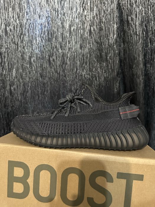 Yeezy 350 v2 Black