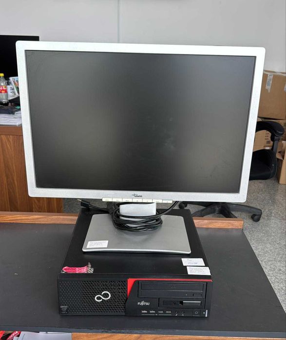 Set Calculator Fujitsu Esprimo E720, monitor Fujitsu B22W-7, LED 22", i5-4590, 8 gb ddr3, SSD 240 GB, HDD 500 GB, WIN 10 PRO, bonus tastatura si mouse