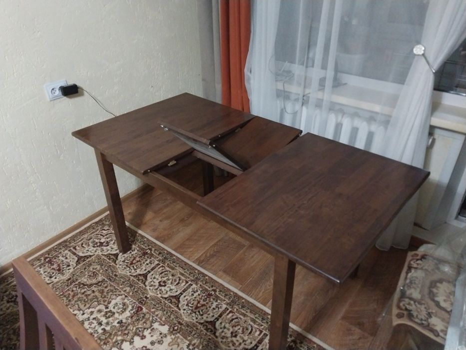 Продам комплект стол с 4 стульями