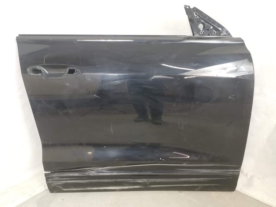 Предна дясна врата Ауди Q8 / Audi Q8 1 Оригинална Повредена