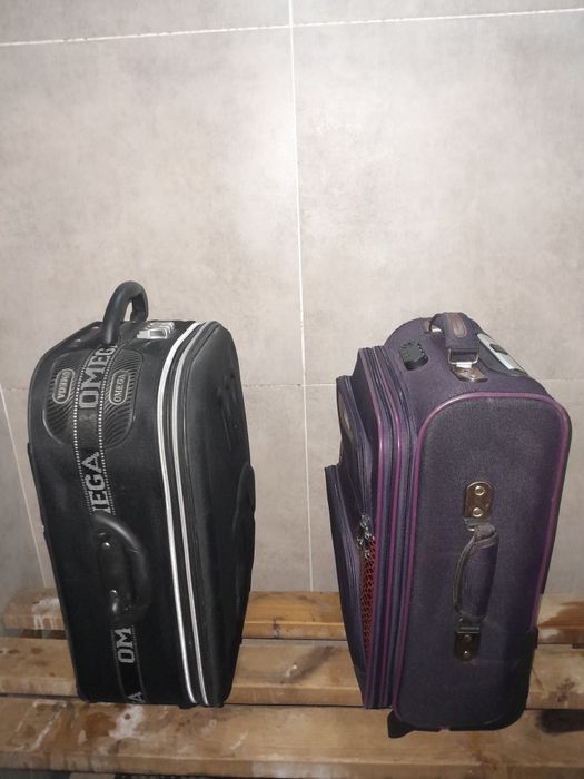 Чемоданы средние 7 тысяч.