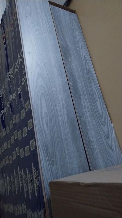 продается новый ламинат