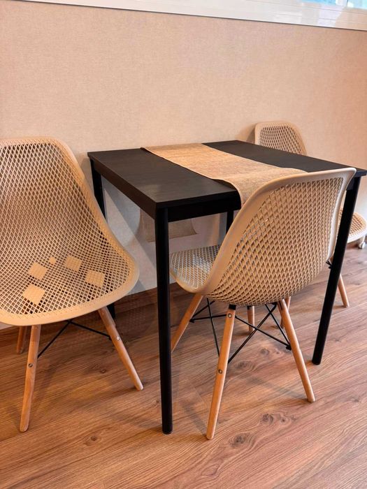 Квадратна трапезна маса 67 х 67 х 73 см.