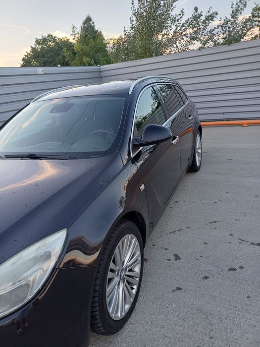 Vând Opel Insignia
