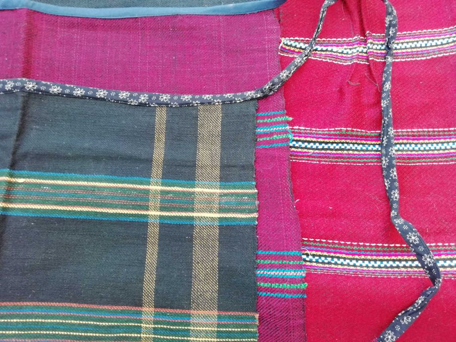 ръчнотъкани стари престилки, калъфки и торби