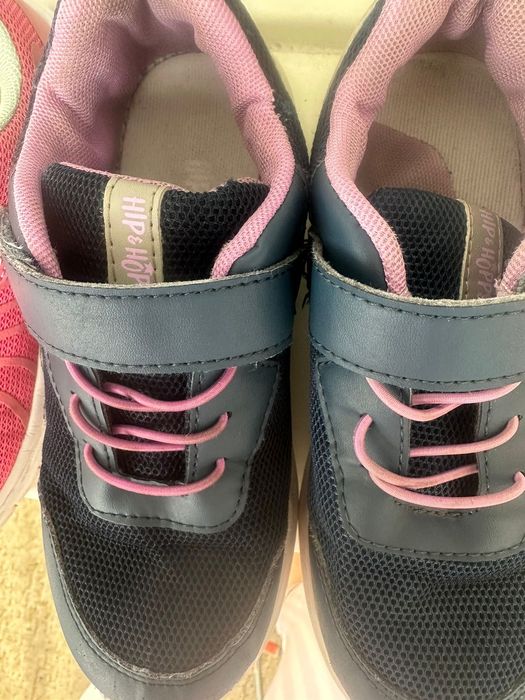 Продаю кроссовки девочковые синие и розовые