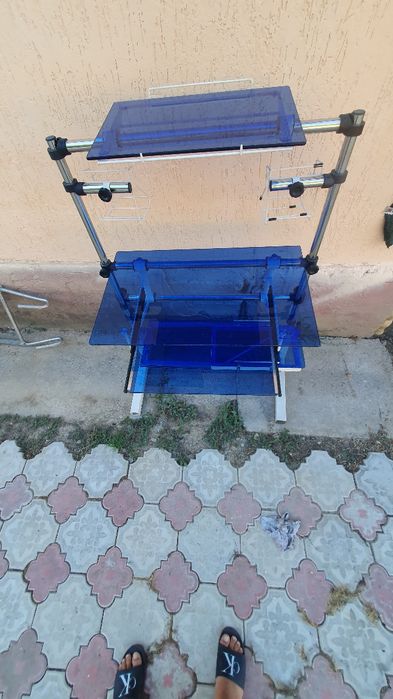Кампьютерныи Стеклянны стол
