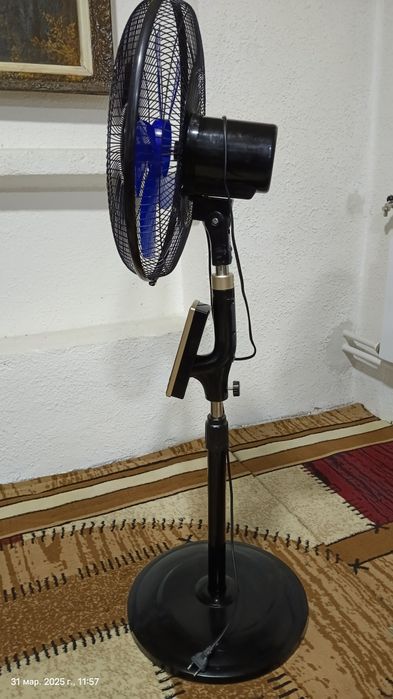 Напольный вентилятор AVURA. Трёхскоростной. Пультовой.