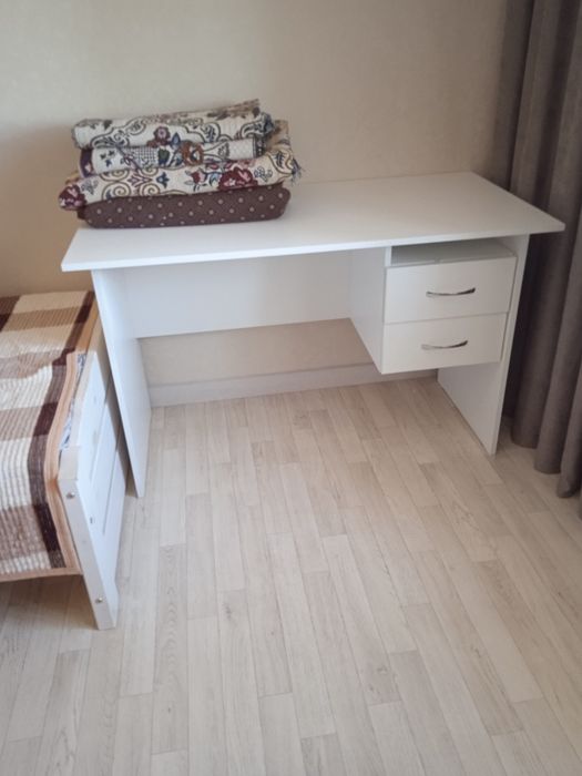 Продам новый рабочий столик, вообще не пользовались