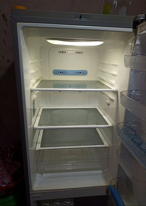 Холодильник сотилади