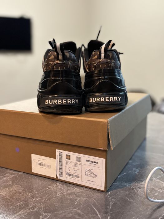 Кроссовки от burberry