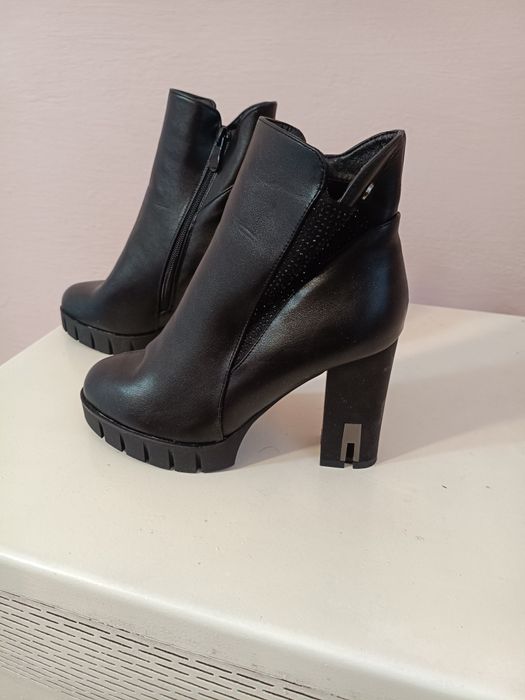 Зимни боти с висок ток