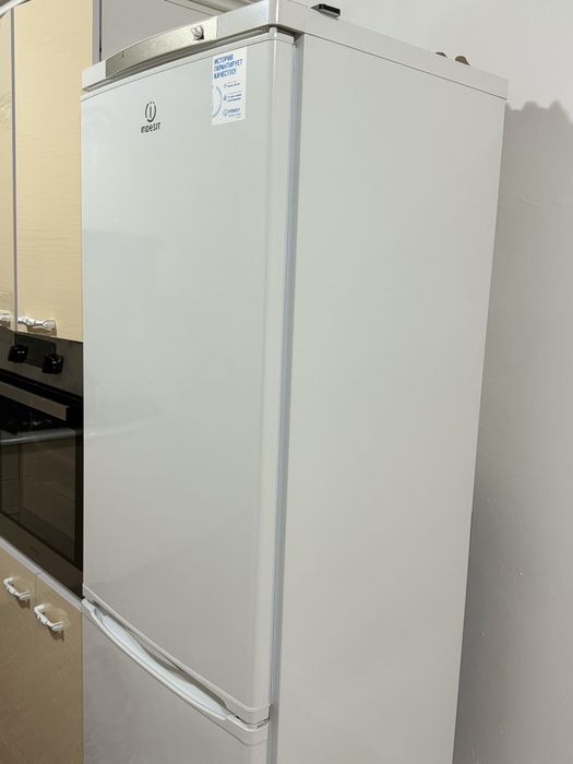Холодильник INDESIT