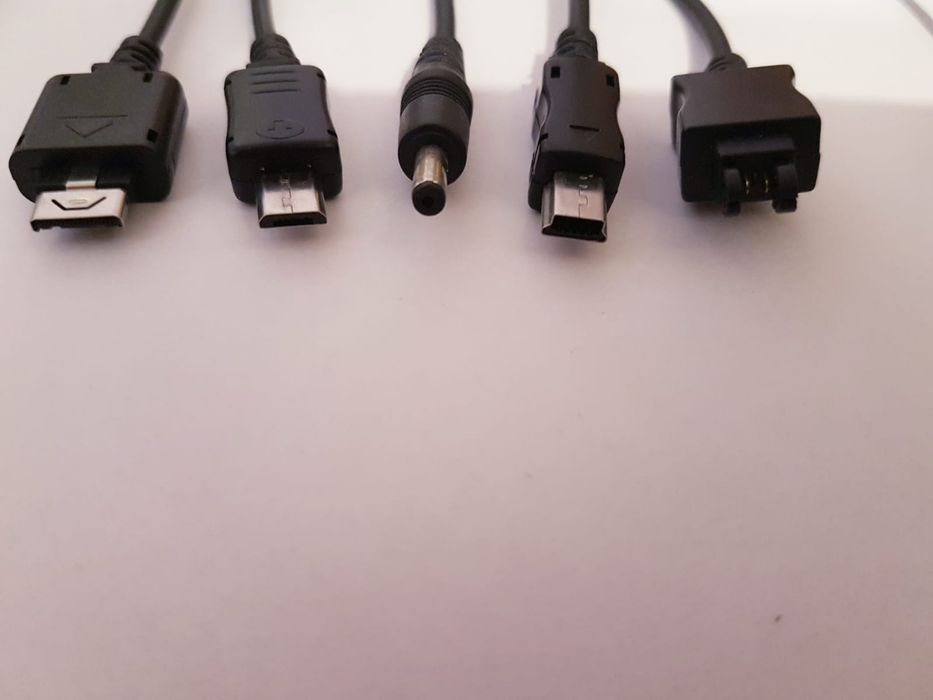 Набор из 10 зарядных устройств для телефона