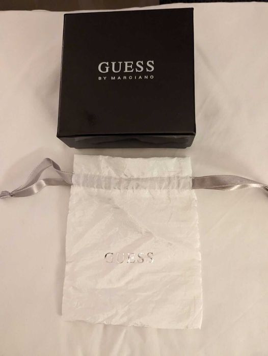 Guess чисто ново колие