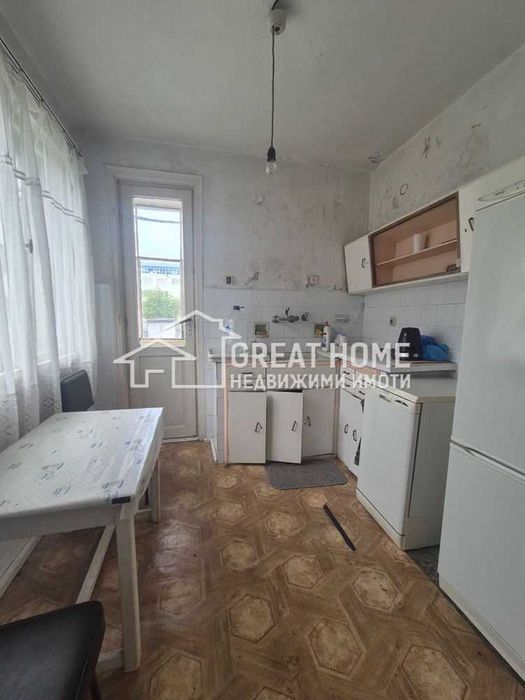 Продава се Четиристаен апартамент в Търговище, Център - 110 кв.м за 556 €/кв.м - Снимка #3
