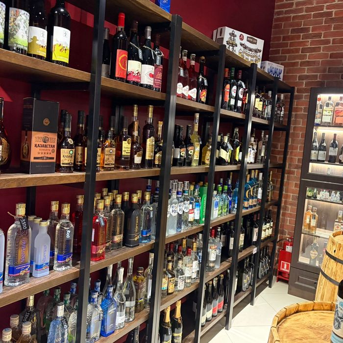 Стеллажи, шкафы и полки